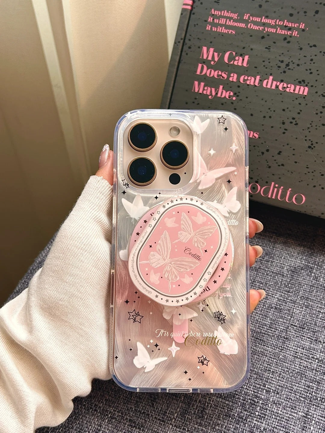 The high-looking and atmospheric butterfly phone case with sparkling shading design matches the iPhone 16 Pro Desert Gold