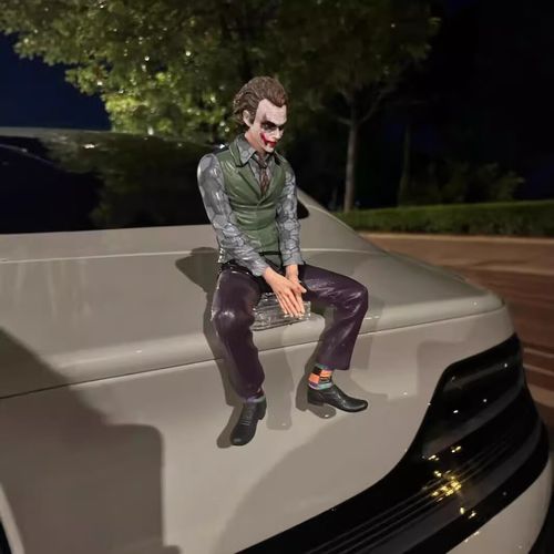 Figura de payaso muy vendida, juguete de moda Hislaijie Joker, modelo de figura con postura sentada, adorno para automóvil